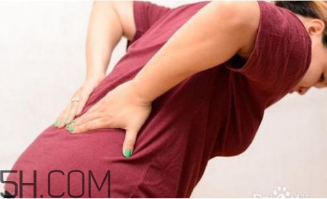 腰間盤突出是什么原因引起的？腰間盤突出是腎虛嗎