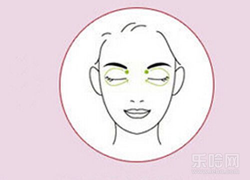 眼霜第幾步使用 眼霜的正確使用方法 眼霜第幾步使用 眼霜的正確使用方法