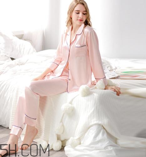 真絲衣服怎么洗不掉色？真絲衣服掉色怎么恢復(fù)？