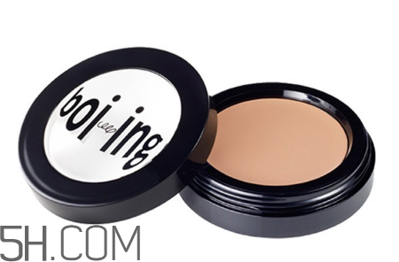 唇部遮瑕膏怎么使用？涂遮瑕膏前可以不用隔離霜嗎？