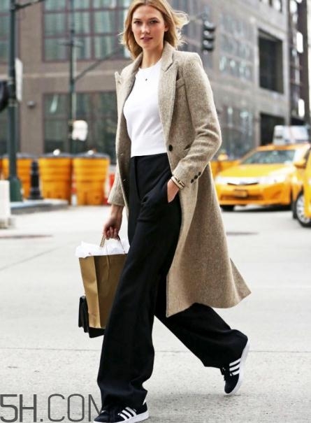 冬天穿闊腿褲配什么鞋子？冬天闊腿褲搭配鞋子圖片