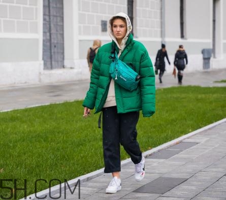 冬天穿闊腿褲配什么鞋子？冬天闊腿褲搭配鞋子圖片