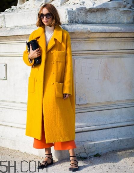 毛呢大衣配闊腿褲好看嗎？毛呢大衣搭配闊腿褲圖片