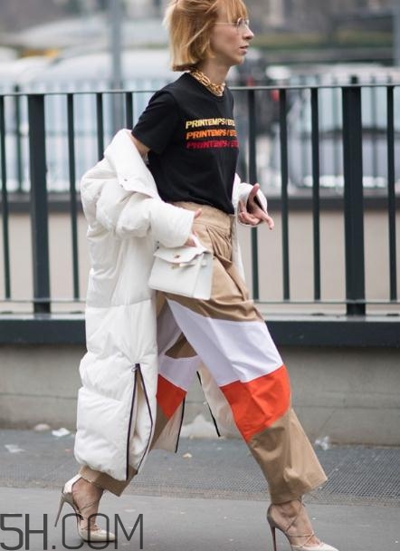 羽絨服搭配闊腿褲好看嗎？羽絨服配闊腿褲圖片