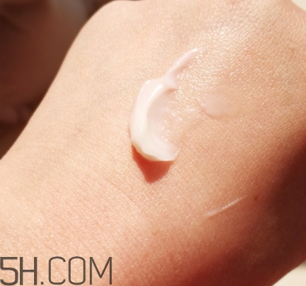 雅詩(shī)蘭黛萬能面霜成分 雅詩(shī)蘭黛萬能面霜功效 雅詩(shī)蘭黛萬能面霜成分 雅詩(shī)蘭黛萬能面霜功效