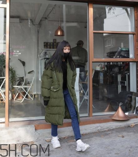 軍綠色羽絨服怎么搭配？軍綠色羽絨服搭配圖片
