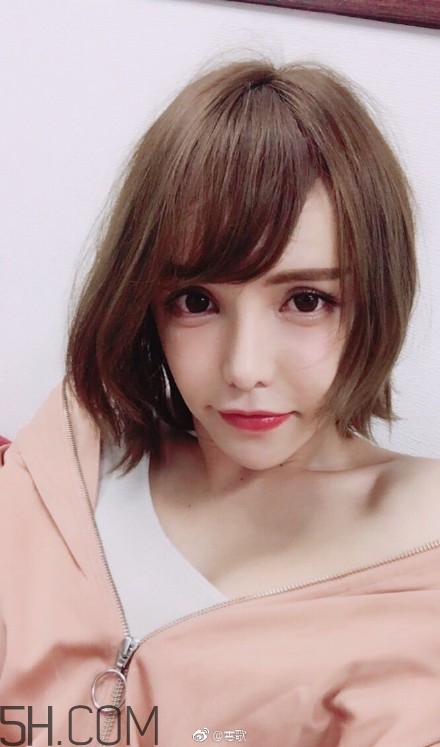 女人說嘖嘖是什么意思？女生發(fā)消息嘖嘖代表什么