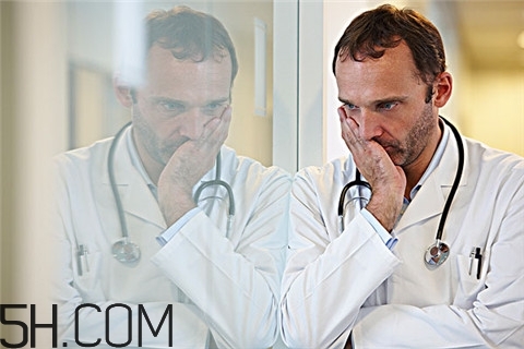 水痘多大年齡出現(xiàn)？水痘多長時間可以上學？