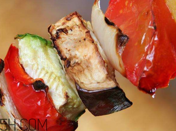 蔬菜烤著吃有營(yíng)養(yǎng)嗎？烤胡蘿卜吃有什么好處