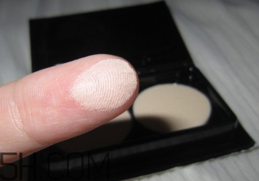 玫珂菲彩妝師摯愛粉餅怎么樣_產品評測