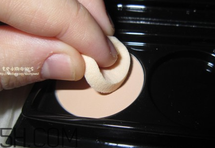 玫珂菲彩妝師摯愛粉餅怎么樣_產品評測