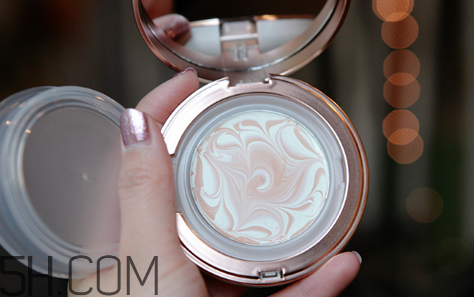 赫拉氣墊和愛(ài)敬氣墊哪個(gè)好用？氣墊BB霜怎么用？