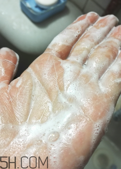 御泥坊洗面奶是皂基嗎？御泥坊洗面奶怎么用？