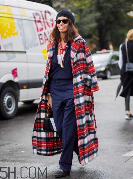 格子大衣搭配什么鞋子？格子大衣搭配鞋子圖片