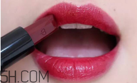 迪奧999和cpb311哪個好看？cpb奢華艷光唇膏價格多少錢？