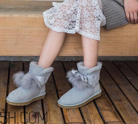 雪地靴會越穿越大嗎？雪地靴要買小一碼嗎？