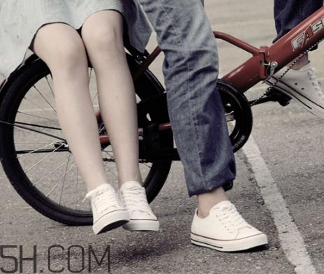 帆布鞋可以用洗衣機(jī)洗嗎？帆布鞋可以干洗嗎？