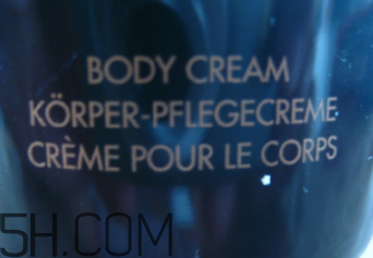 雅芳小黑裙香體乳怎么樣？雅芳小黑裙香體乳好用嗎？