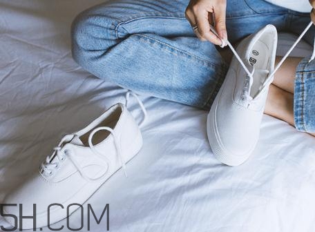 帆布鞋有油怎么清洗？帆布鞋上的油漬怎么去掉？