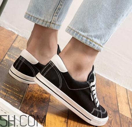 帆布鞋什么顏色好看？帆布鞋黑色好還是白色？