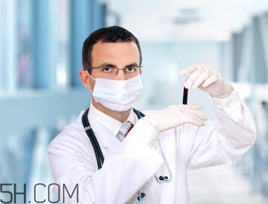 蕁麻疹會引起發(fā)燒嗎？蕁麻疹會長到臉上嗎？