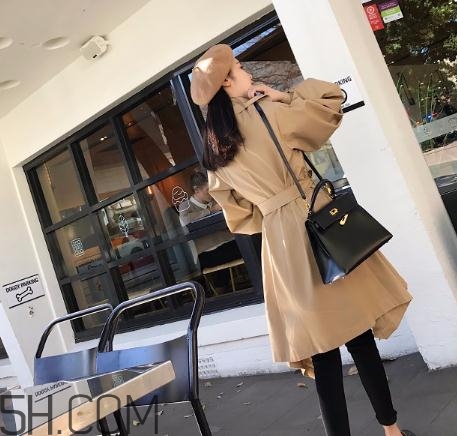 風衣買大點還是小點？風衣買大了怎么辦？