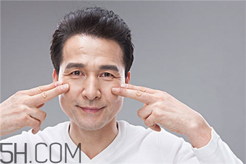 蕁麻疹為什么晚上嚴(yán)重？蕁麻疹為什么越抓越多？