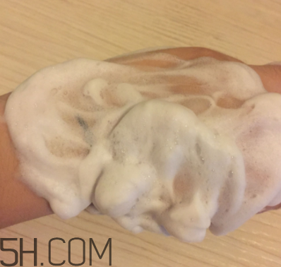 露得清綿密洗面奶怎么樣？露得清綿密洗面奶好用嗎？