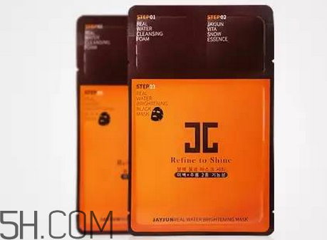 春雨面膜和水光面膜哪個好用？春雨面膜和水光面膜的區(qū)別