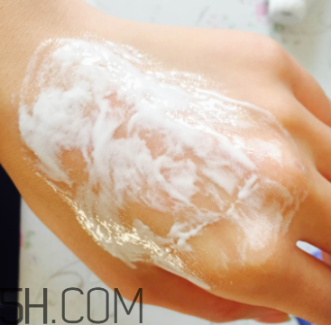 露得清洗卸潔顏露怎么用？露得清洗卸潔顏露好用嗎？