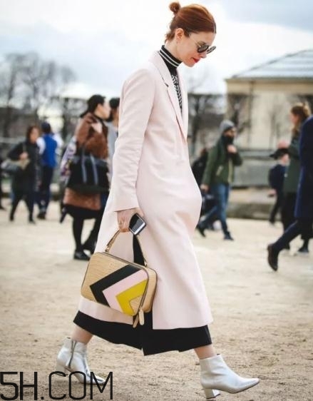 高領(lǐng)毛衣搭配什么外套？高領(lǐng)毛衣怎么搭配外套？