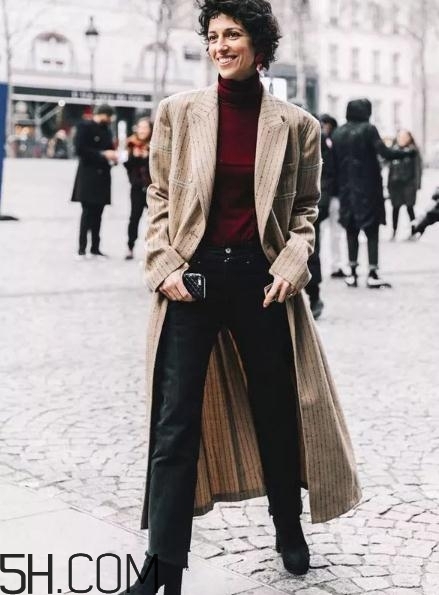 高領(lǐng)毛衣搭配什么外套？高領(lǐng)毛衣怎么搭配外套？