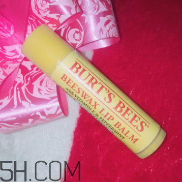 小蜜蜂水果味唇膏哪只好用？小蜜蜂水果味唇膏哪只好聞？