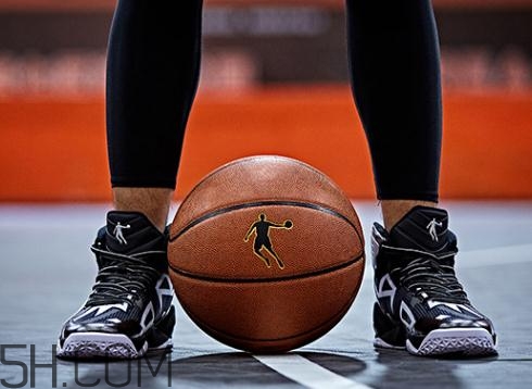 籃球鞋買大還是買??？籃球鞋買大了怎么辦？