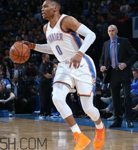 籃球鞋可以當跑步鞋嗎？籃球鞋適合跑步嗎？