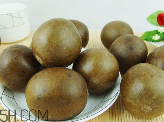 羅漢果是連皮一起泡嗎？羅漢果新鮮的好還是干的好