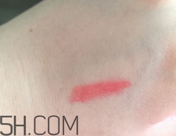 小蜜蜂唇膏筆怎么樣？小蜜蜂唇膏筆好用嗎？