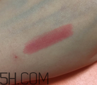 小蜜蜂唇膏筆怎么樣？小蜜蜂唇膏筆好用嗎？