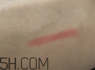 小蜜蜂唇膏筆怎么樣？小蜜蜂唇膏筆好用嗎？