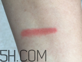 小蜜蜂唇膏筆怎么樣？小蜜蜂唇膏筆好用嗎？