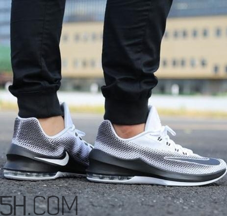 籃球鞋鞋碼偏大嗎？籃球鞋會(huì)越穿越大嗎？