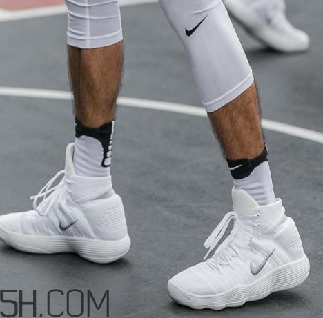 籃球鞋鞋碼偏大嗎？籃球鞋會(huì)越穿越大嗎？