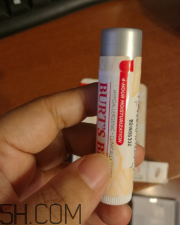 小蜜蜂細(xì)致修護(hù)唇膏怎么樣？好用嗎？