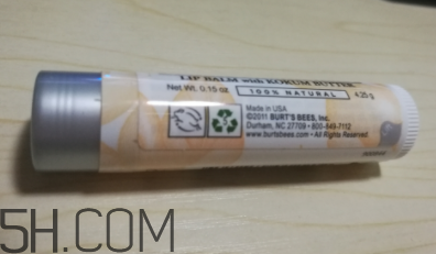 小蜜蜂細(xì)致修護(hù)唇膏很油嗎？夏天用合適嗎？