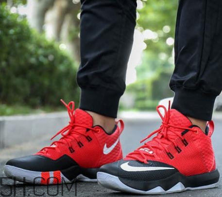 籃球鞋可以登山嗎？籃球鞋可以平時(shí)穿嗎？