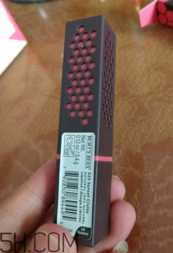 小蜜蜂口紅好用嗎？小蜜蜂口紅試色