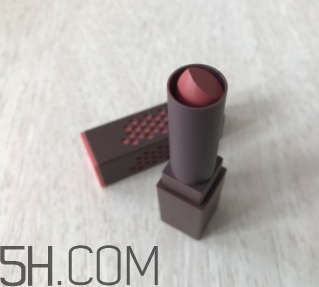 小蜜蜂口紅好用嗎？小蜜蜂口紅試色