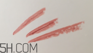 小蜜蜂口紅好用嗎？小蜜蜂口紅試色