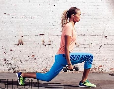 箭步蹲鍛煉哪里肌肉？箭步蹲和深蹲哪個好？