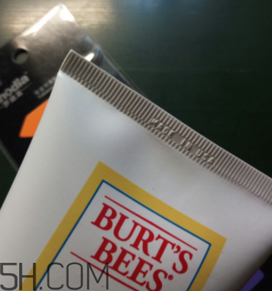 小蜜蜂水洗面膜敷多長(zhǎng)時(shí)間？小蜜蜂水洗面膜用法